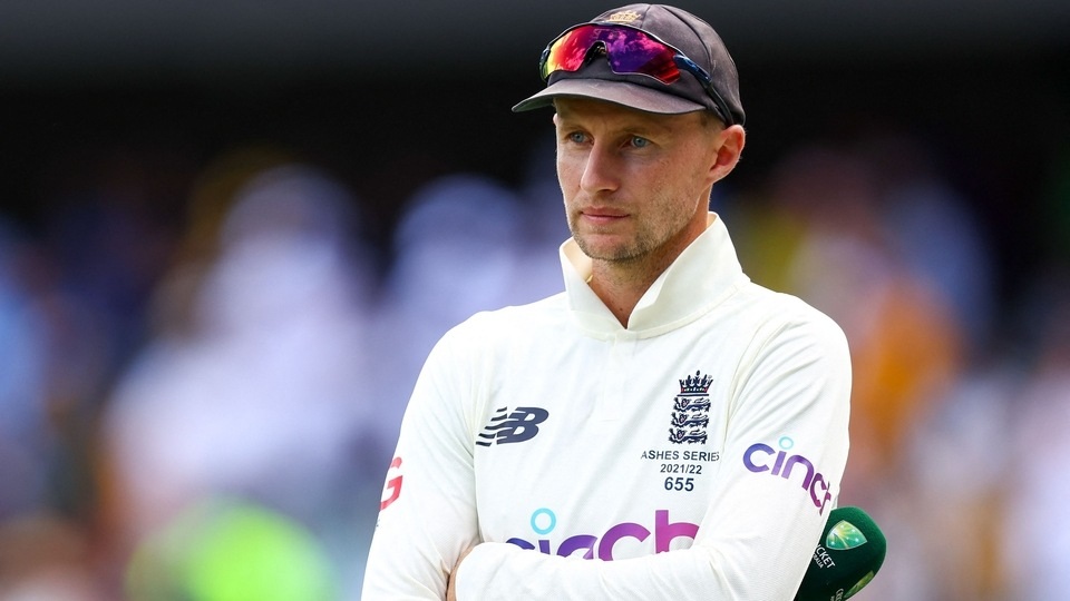 Pakistan’s Batting Collapses as England’s Pace Attack Takes Control